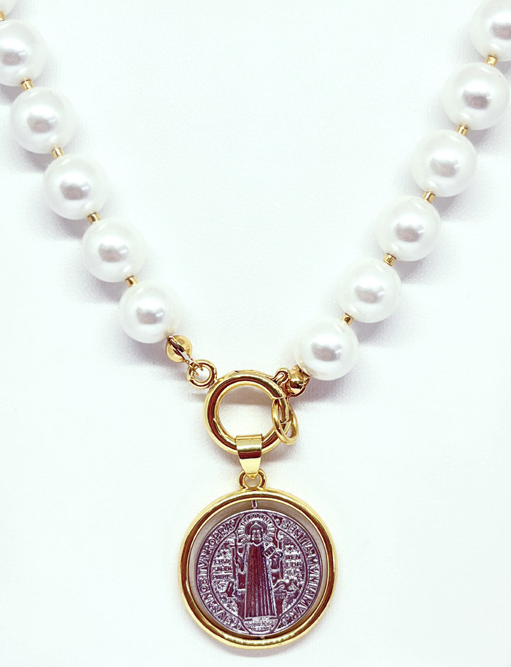 Collar de Perlas Mallorca con Medalla San Benito