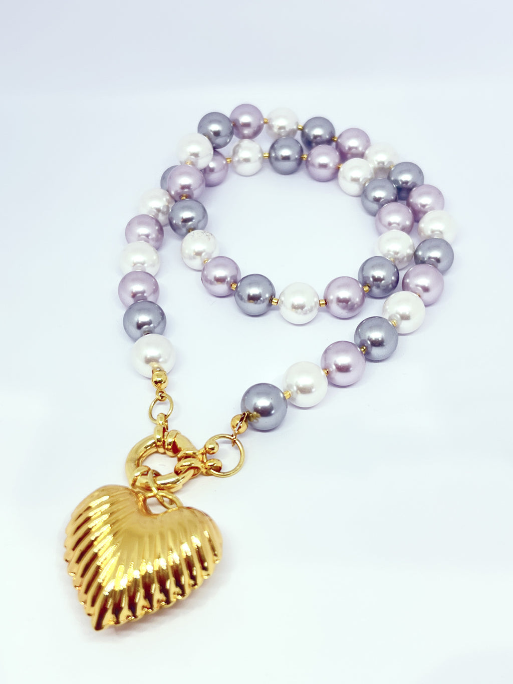 Collar de Perlas Checas Tricolor con Colgante Corazón