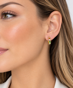 Semi argollas con circones multicolor y baño de oro amarillo, 18 mm