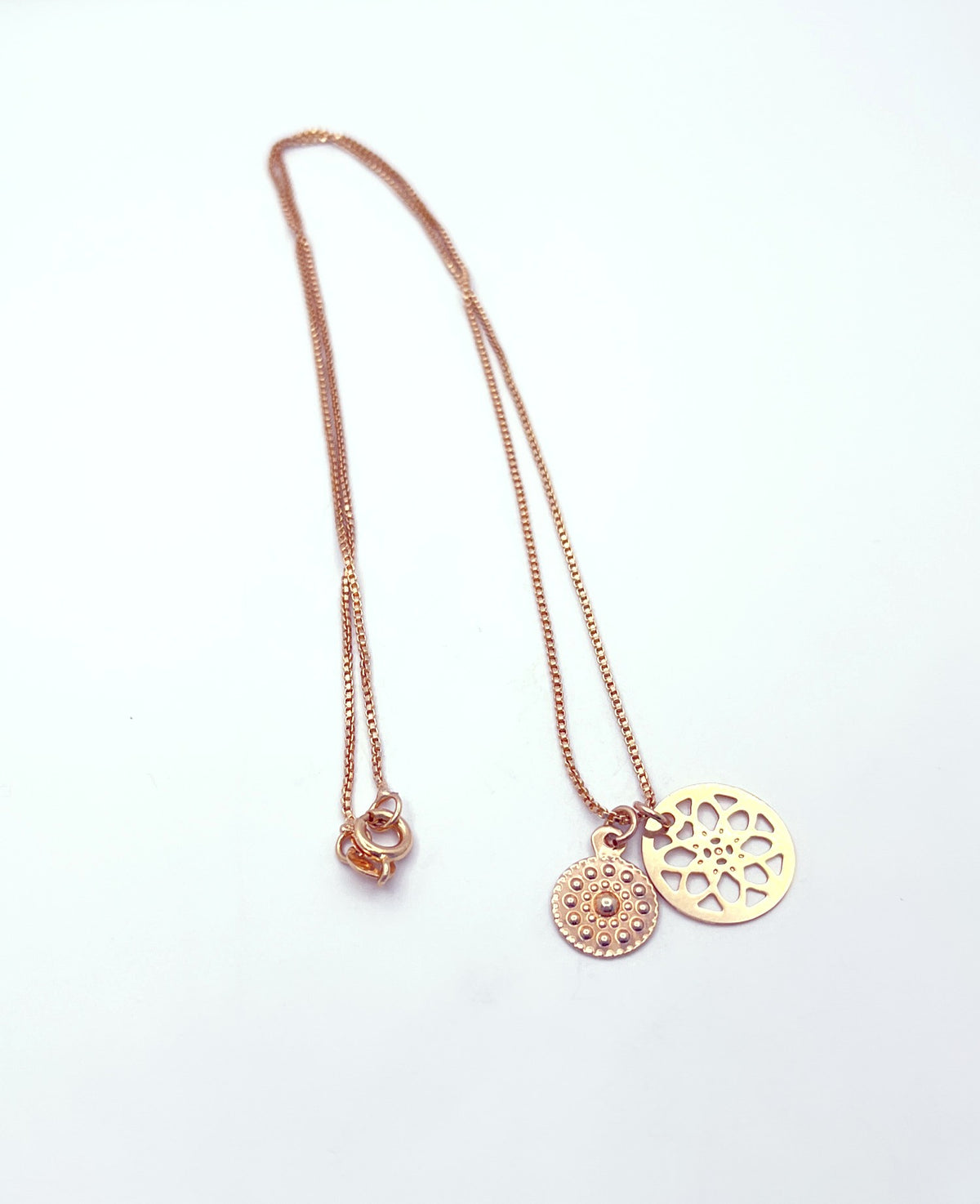 Collar mandalas baño oro rosado
