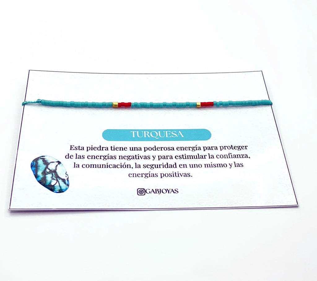 Pulsera turquesa de cerámica Miyuki con macramé y baño de oro amarillo