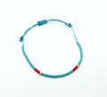Pulsera turquesa de cerámica Miyuki con macramé y baño de oro amarillo