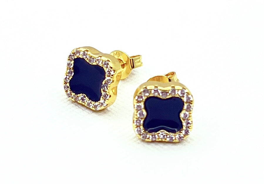 Aros de trébol con ónix y microcircones, baño de oro amarillo 18K, 12 mm
