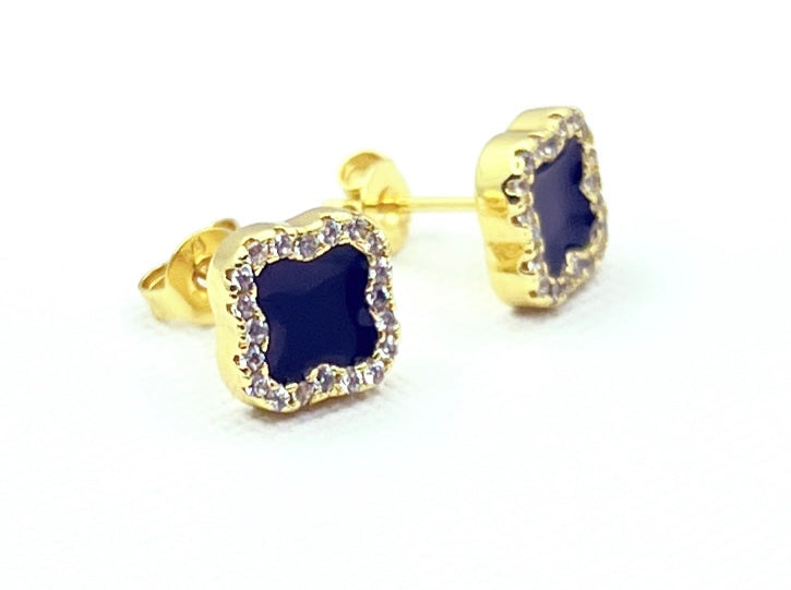 Aros de trébol con ónix y microcircones, baño de oro amarillo 18K, 12 mm