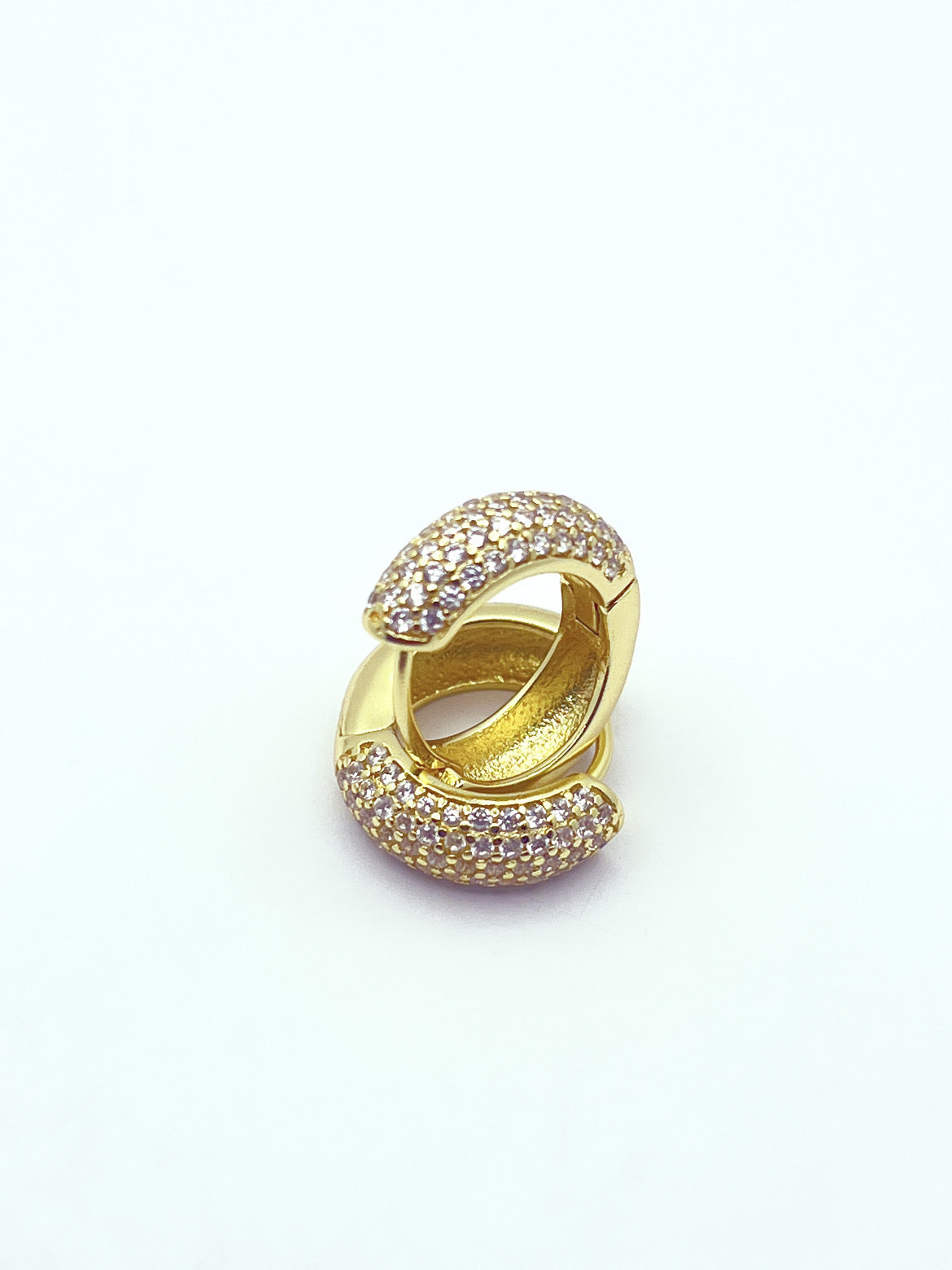 Argolla Huggie Circones Pavé
