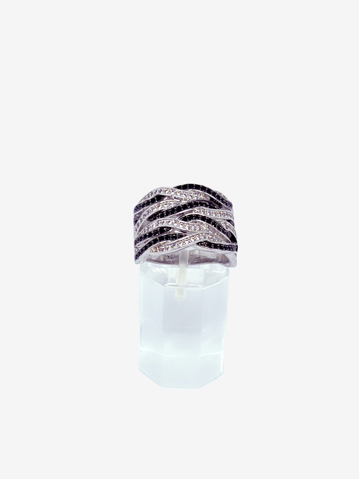 Anillo baño oro blanco y microcircones onix trenzado
