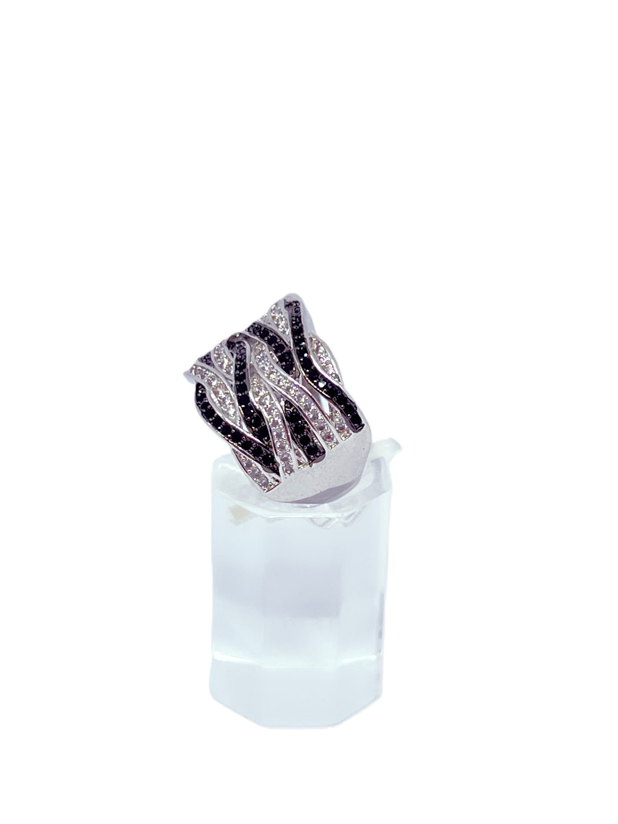 Anillo baño oro blanco y microcircones onix trenzado