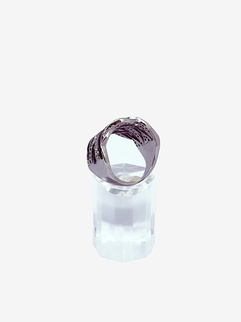 Anillo baño oro blanco y microcircones onix trenzado