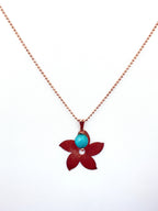 Collar flor y piedra natural baño oro rosado