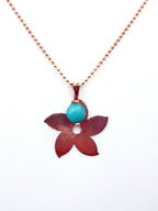 Collar flor y piedra natural baño oro rosado