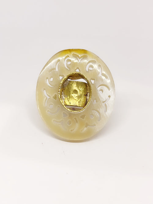 Anillo ajustable de cacho de buey y bronce, artesanía chilena