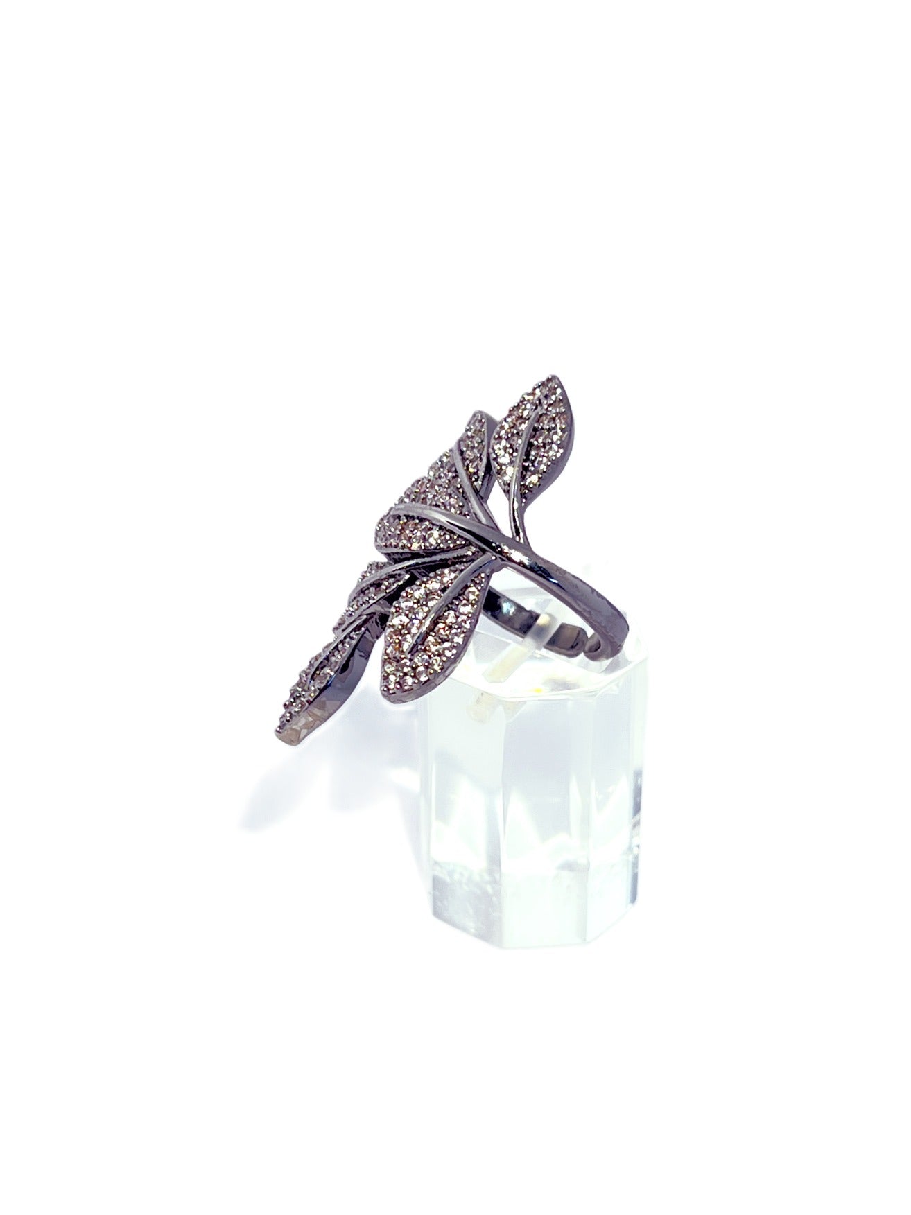 Anillo baño oro blanco hojas y microcircones
