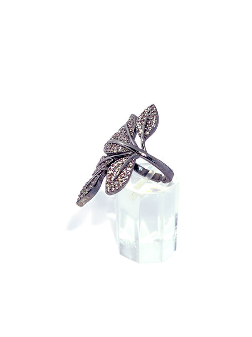 Anillo baño oro blanco hojas y microcircones
