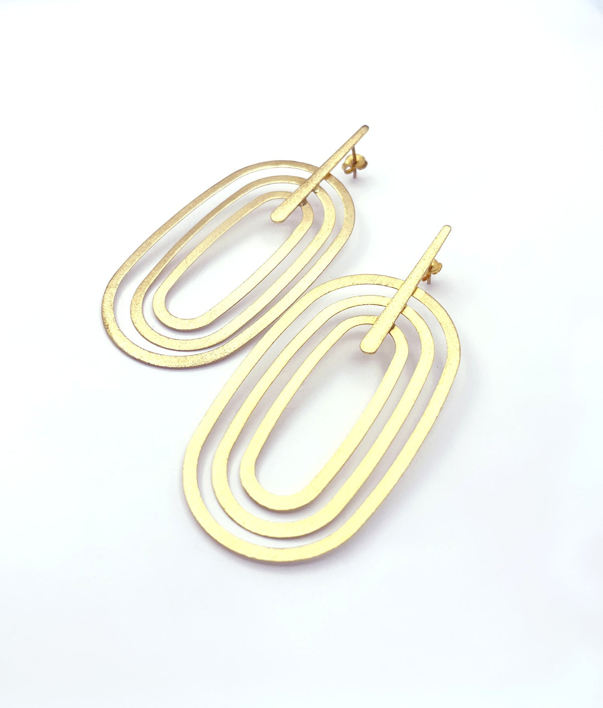 Aros ovalados con baño de oro amarillo, 60 x 30 mm