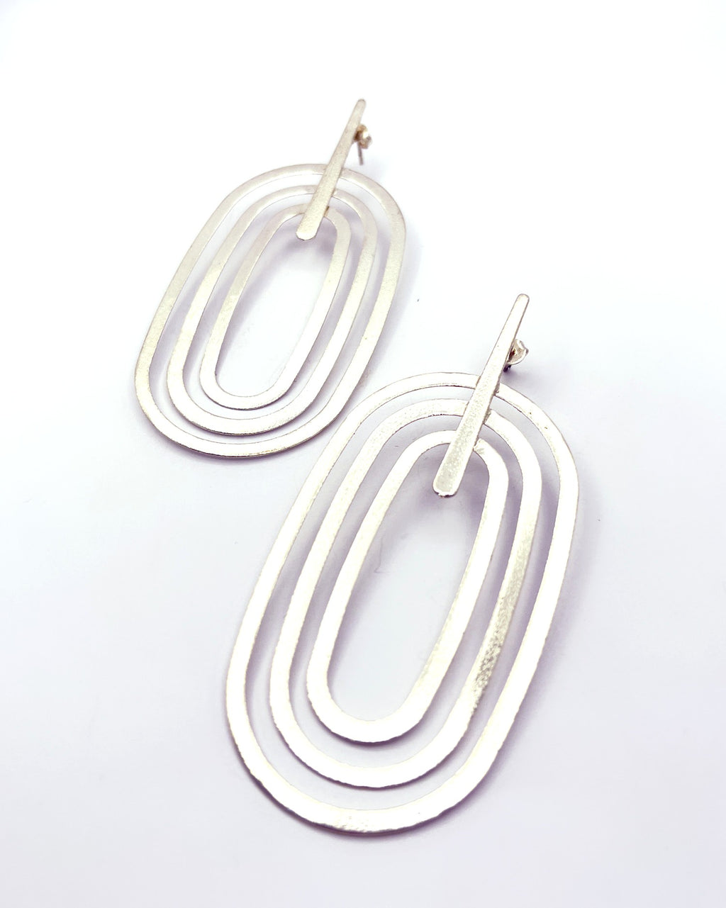 Aros ovalados con baño de plata, 60 x 30 mm