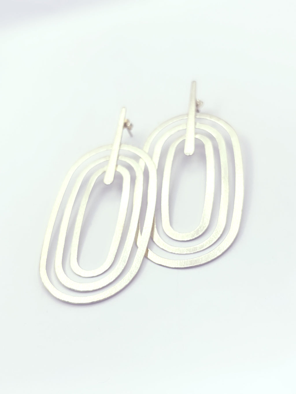 Aros ovalados con baño de plata, 60 x 30 mm