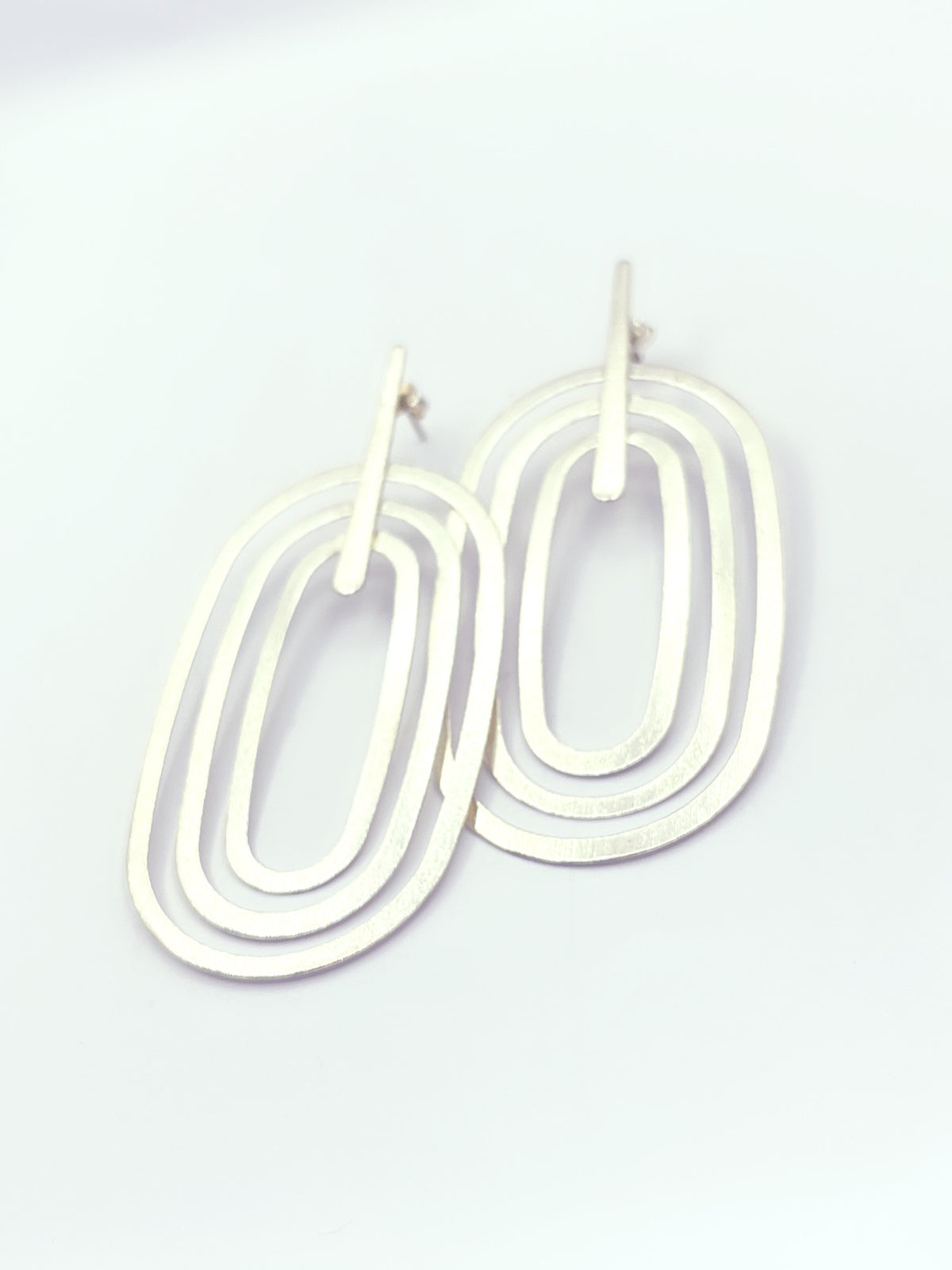 Aros ovalados con baño de plata, 60 x 30 mm