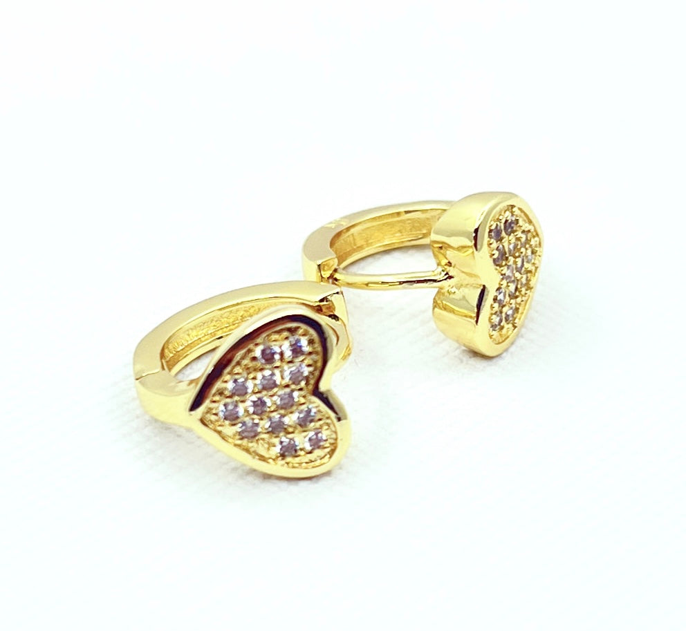Argolla Huggie de corazón con microcircones, baño de oro amarillo 18K, 12 mm